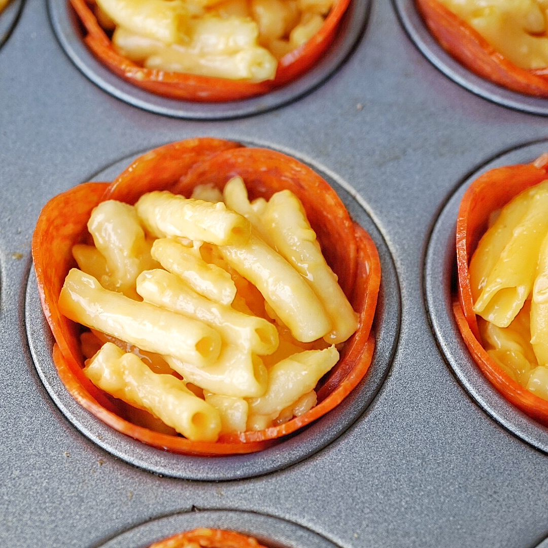 Mac n Cheese Pizza mac and cheese close up.jpg