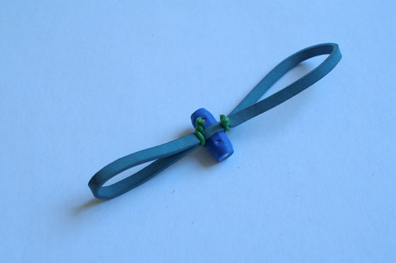 Magnet-on-rubber-band.jpg