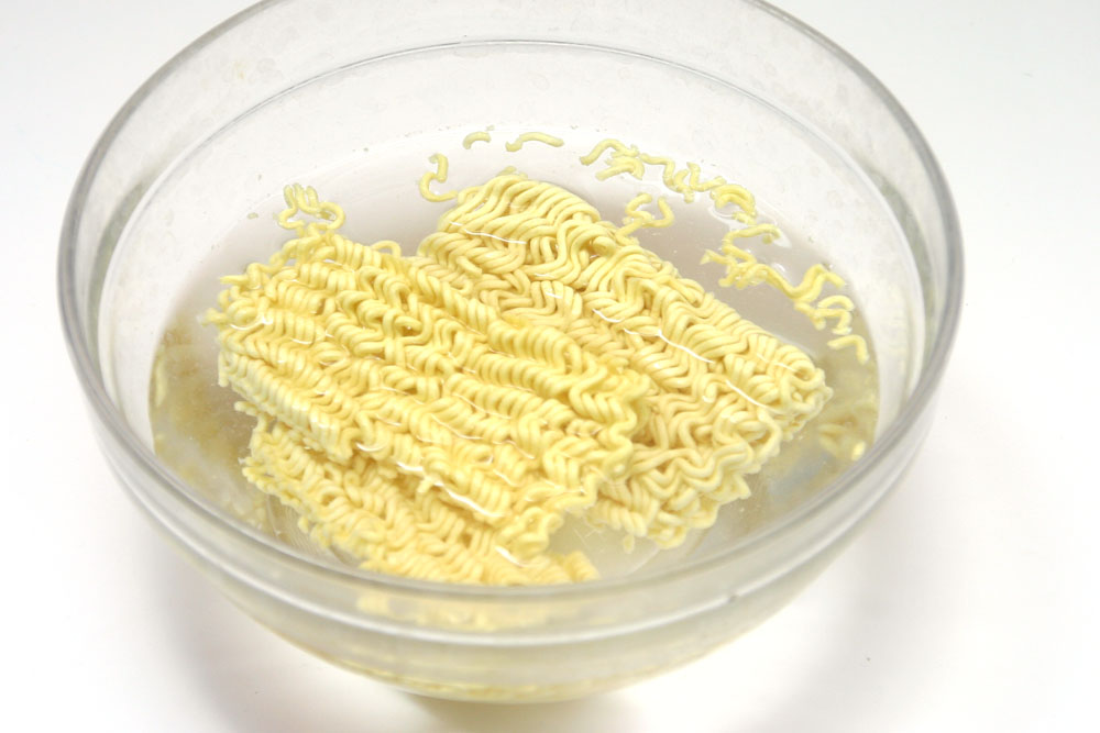 Make-Ramen-Noodles-in-the-Microwave-Step-3.jpg