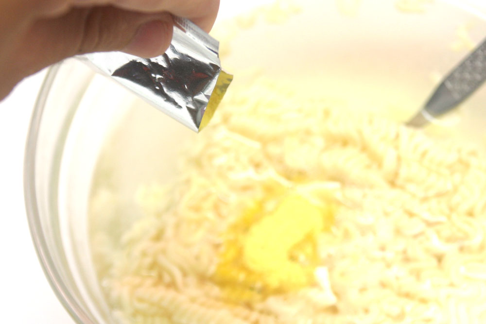 Make-Ramen-Noodles-in-the-Microwave-Step-6.jpg