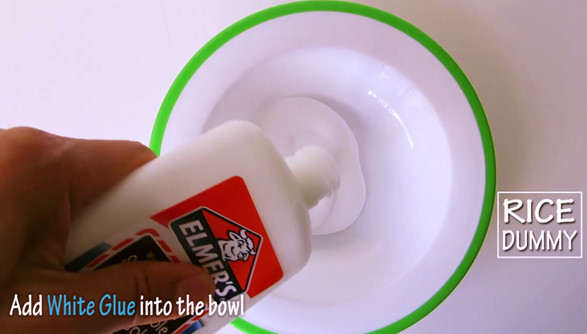 Make_baking_soda_slime_1.jpg