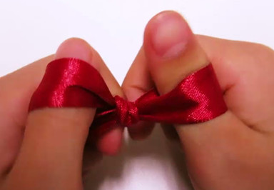 Make_simple_ribbon_bow_5.jpg