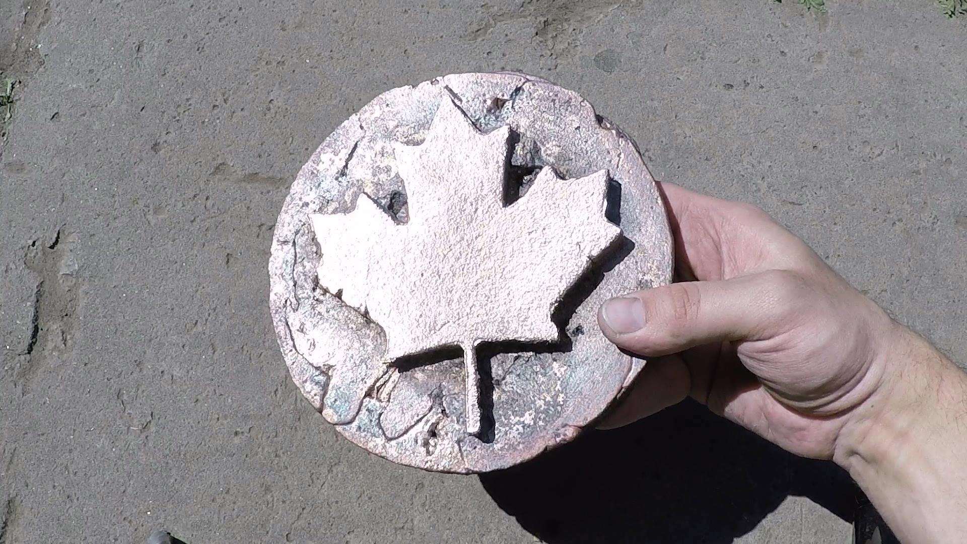 Making a copper Maple Leaf for Canada Day.avi_snapshot_02.53_[2017.06.29_17.20.56].jpg