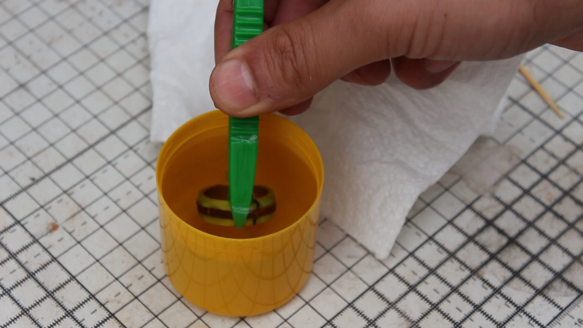 Making a dinosaur bone ring 35.bmp
