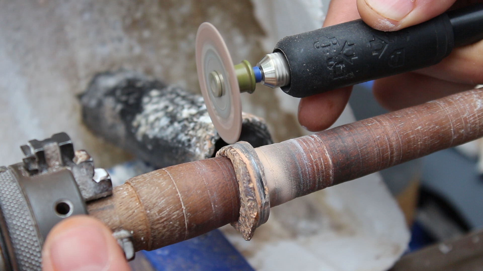 Making a dinosaur bone ring 6.bmp
