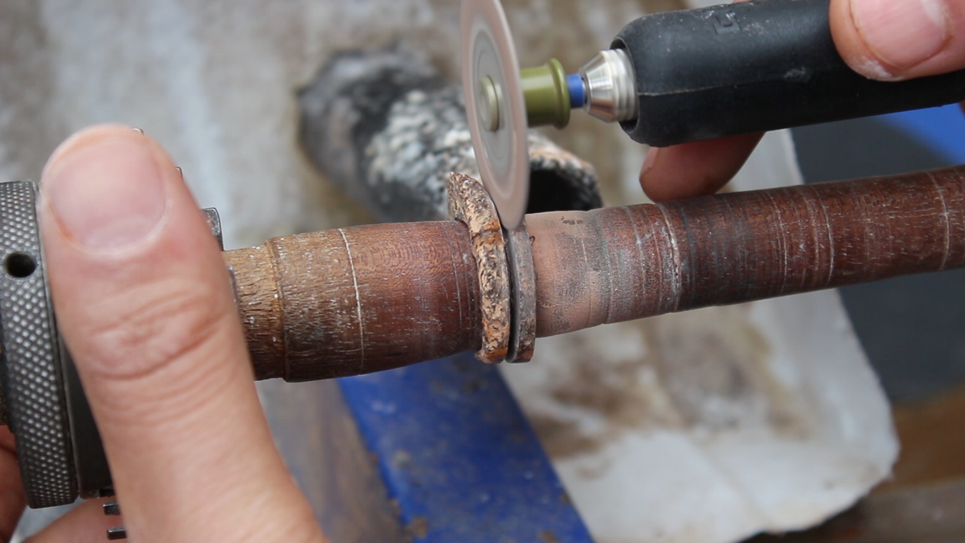 Making a dinosaur bone ring 7.bmp