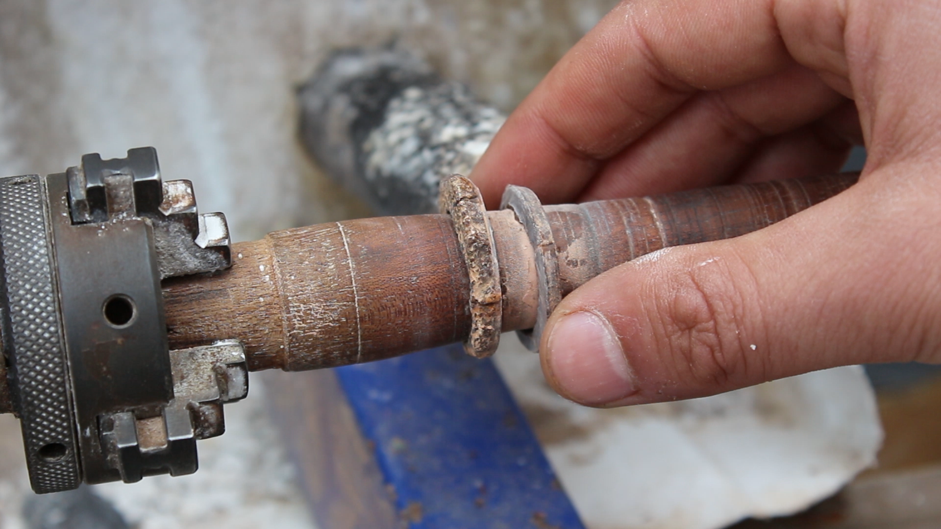 Making a dinosaur bone ring 8.bmp
