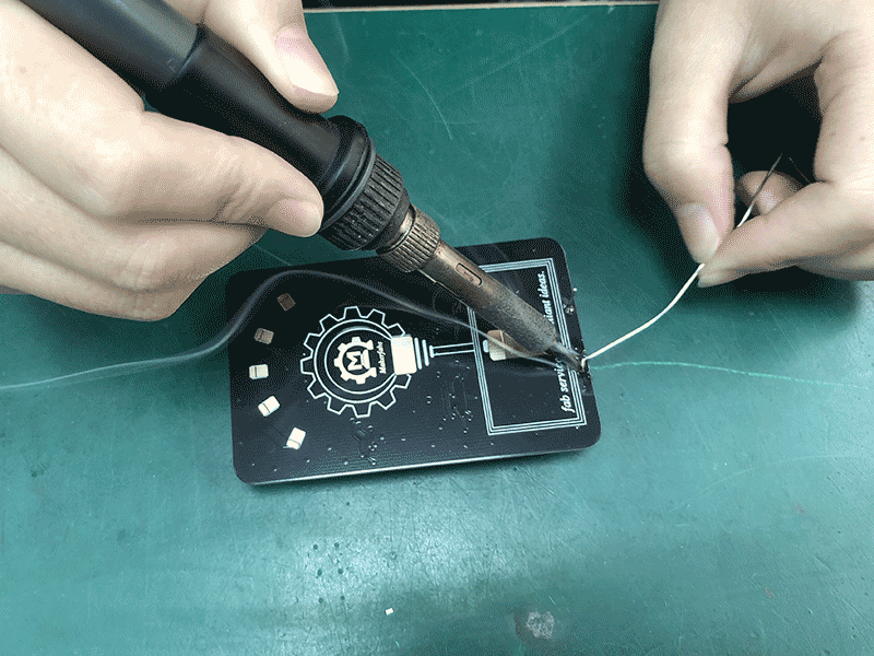 Manually-Soldering-the-battery-holder-of-LED-Lamp.png