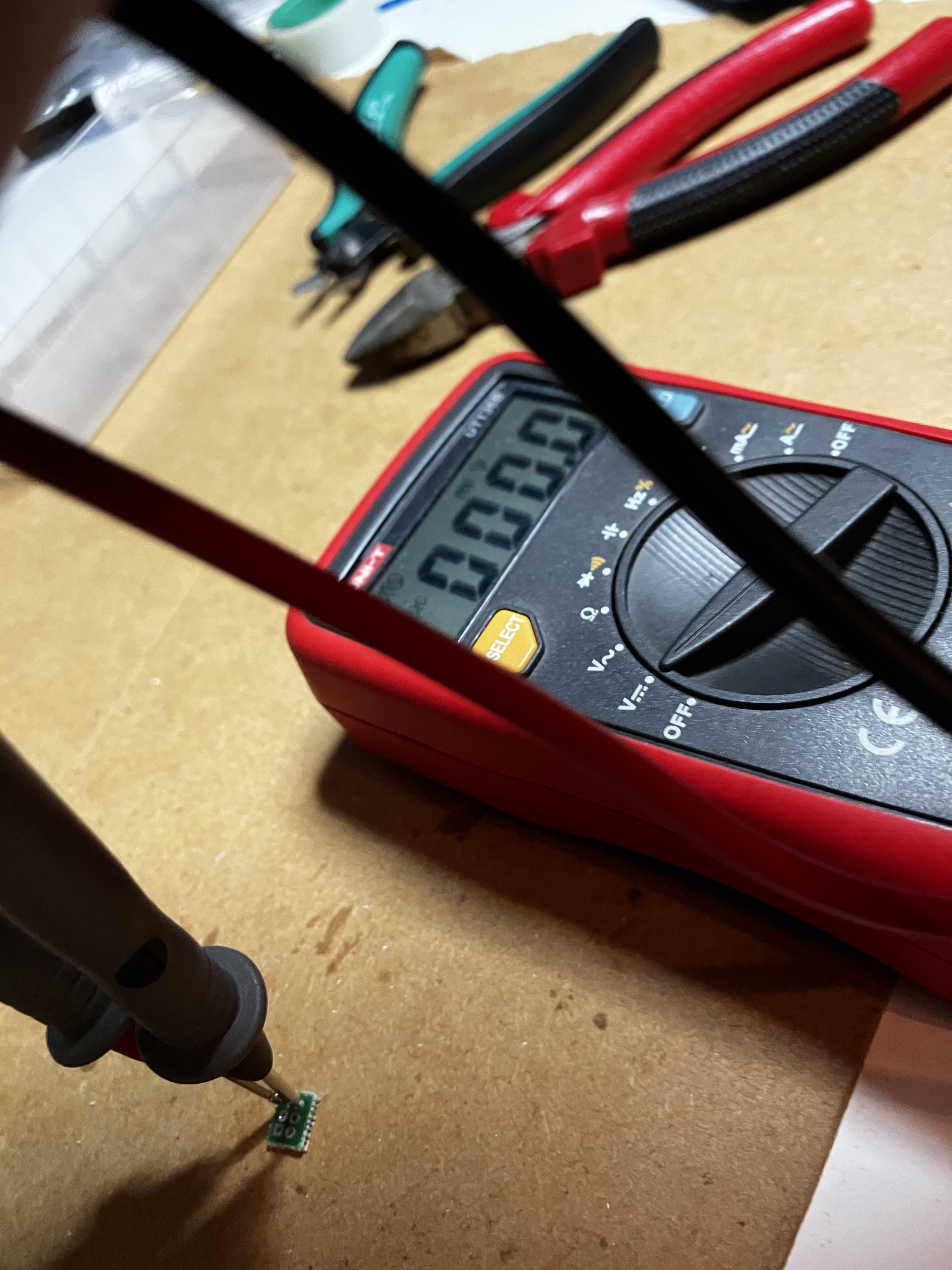 Measuring_sensor_with_multimeter_on_0.jpg