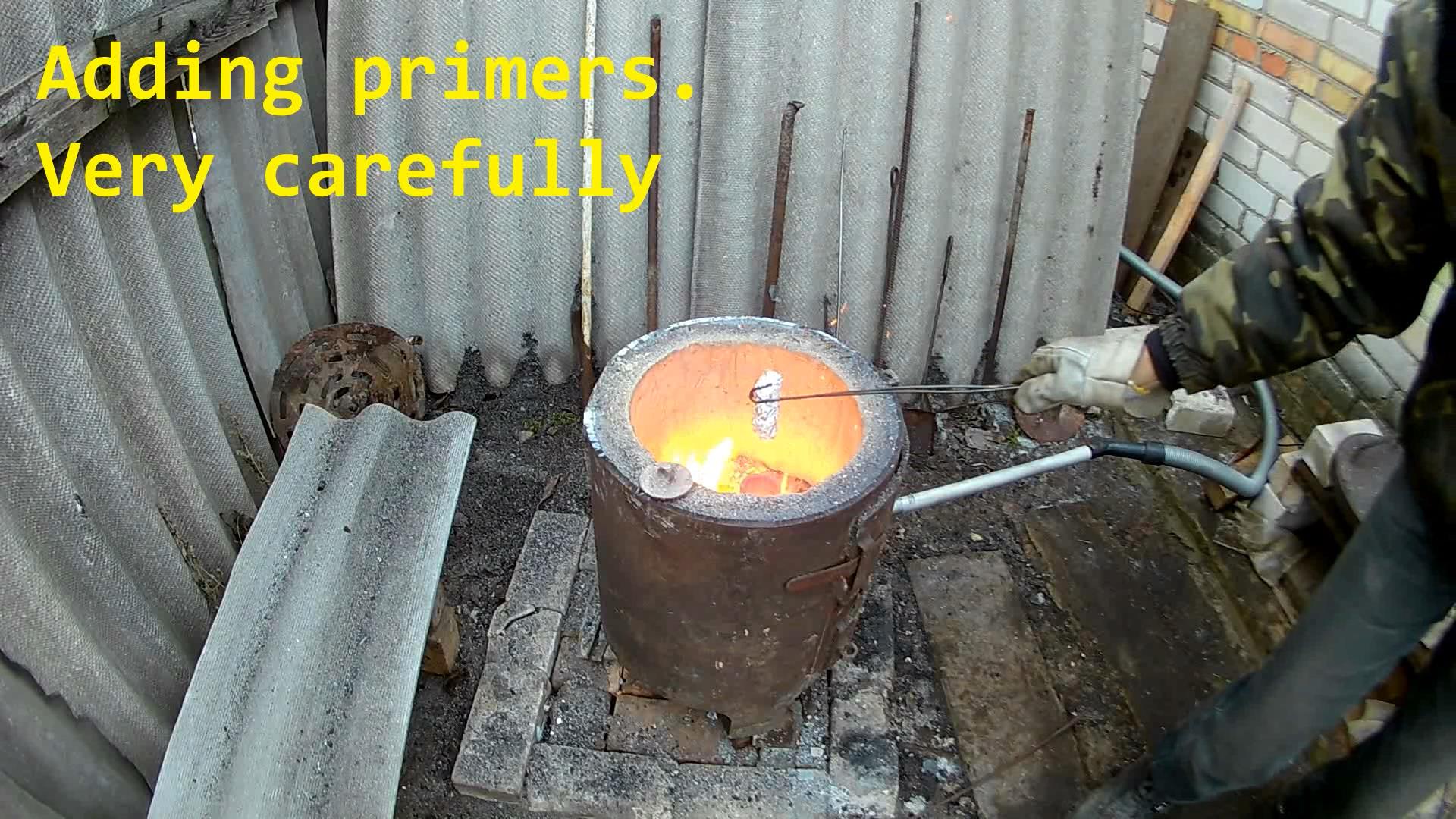 Melting used Primers. Brass + Copper Casting.avi_snapshot_01.47_[2017.02.01_13.45.42].jpg