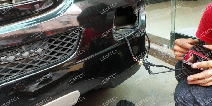 Mercedes-Benz-Install-LED-DRL-04.jpg