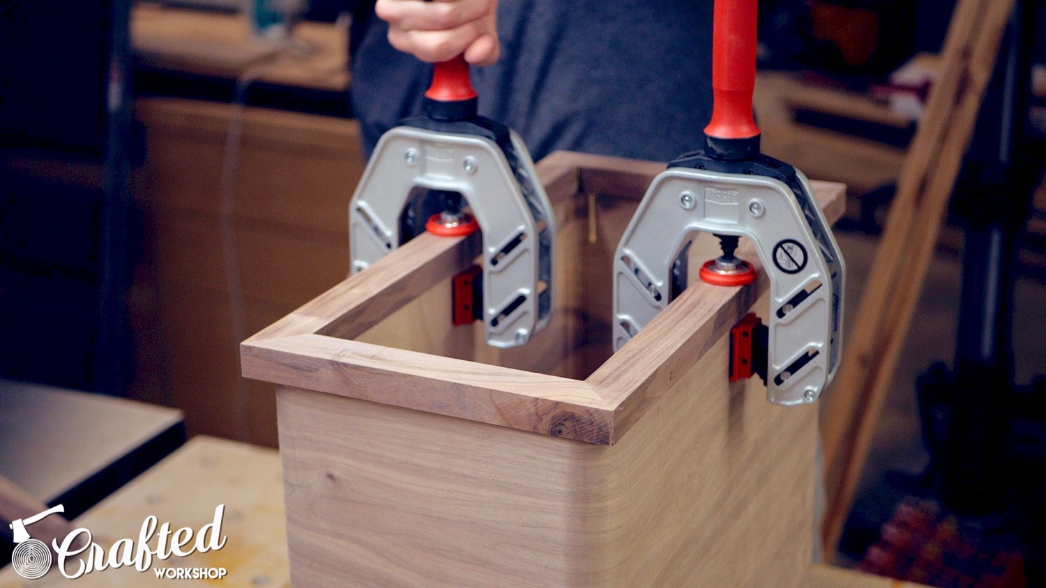 Mid-Century Modern Walnut End Table | How To Build - Woodworking - 14.jpg