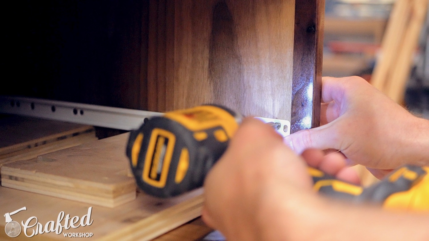 Mid-Century Modern Walnut End Table | How To Build - Woodworking - 26.jpg
