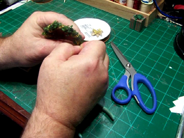 Mini Xmas Wreath Making (11).Movie_Snapshot.jpg