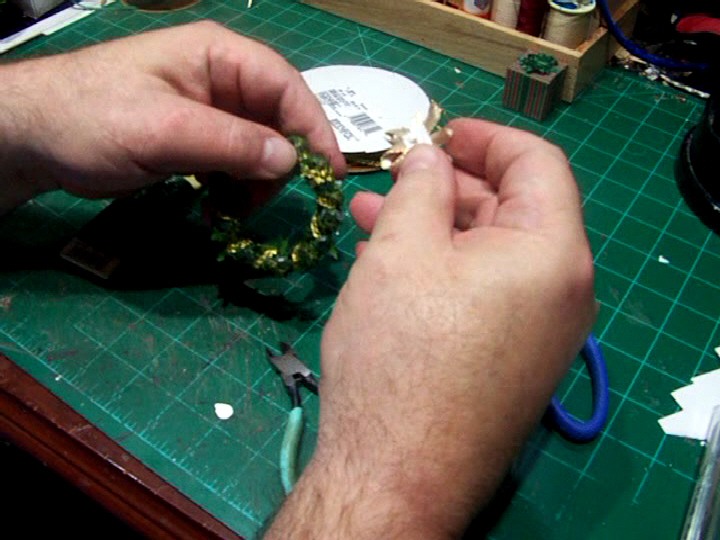 Mini Xmas Wreath Making (12).Movie_Snapshot.jpg