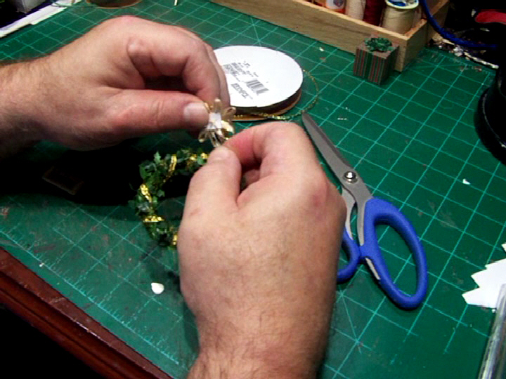 Mini Xmas Wreath Making (13).Movie_Snapshot.jpg