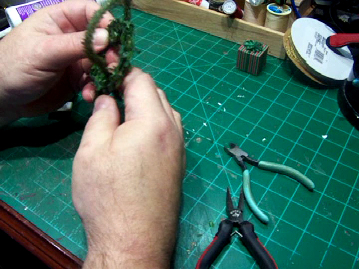 Mini Xmas Wreath Making (14).Movie_Snapshot.jpg