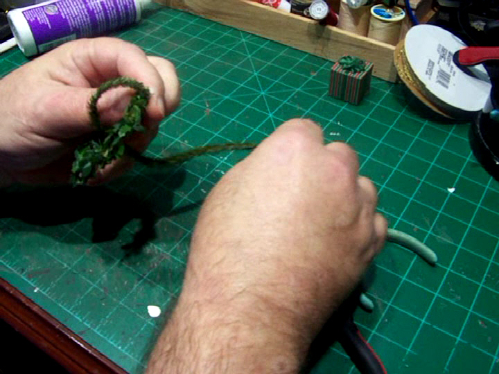 Mini Xmas Wreath Making (15).Movie_Snapshot.jpg