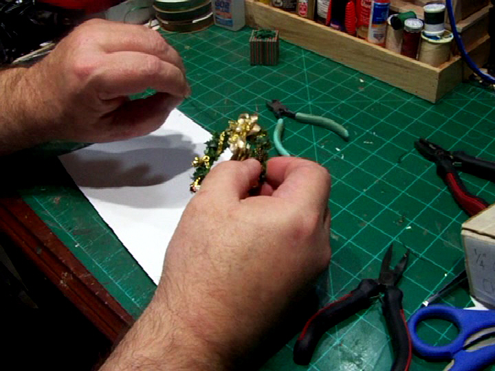 Mini Xmas Wreath Making (23).Movie_Snapshot.jpg