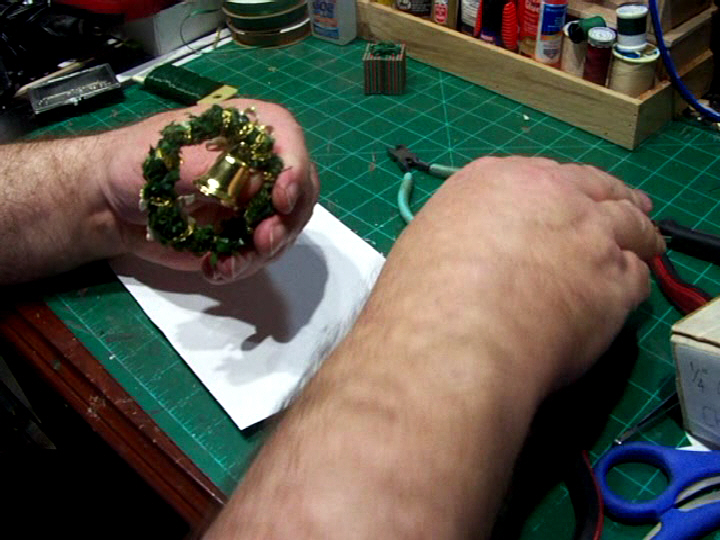 Mini Xmas Wreath Making (27).Movie_Snapshot.jpg