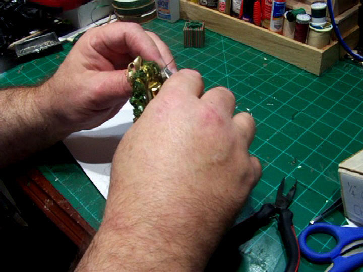 Mini Xmas Wreath Making (29).Movie_Snapshot.jpg