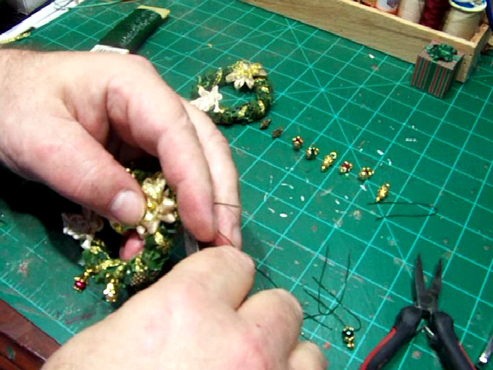 Mini Xmas Wreath Making (37).Movie_Snapshot.jpg