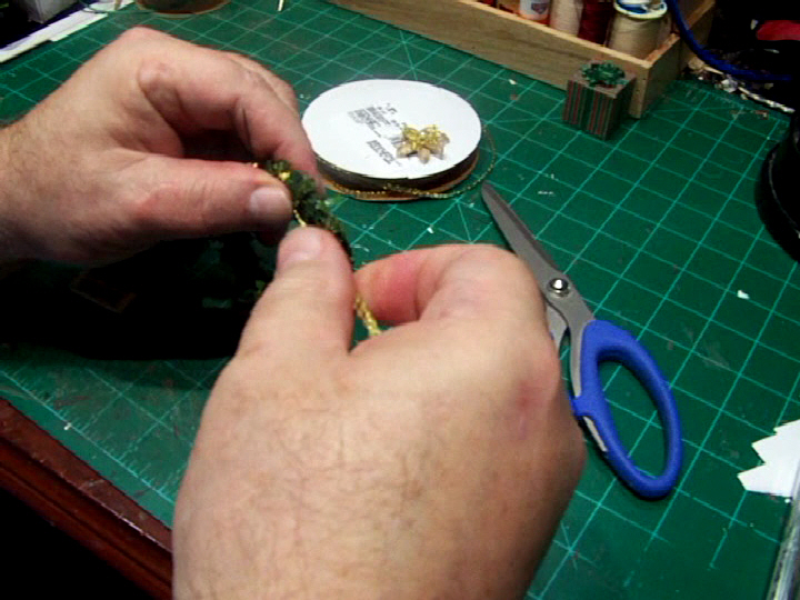 Mini Xmas Wreath Making (5).Movie_Snapshot.jpg