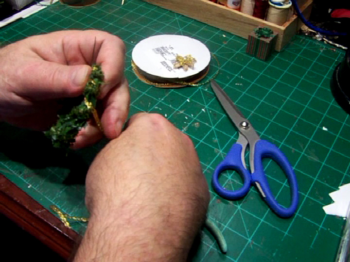 Mini Xmas Wreath Making (8).Movie_Snapshot.jpg