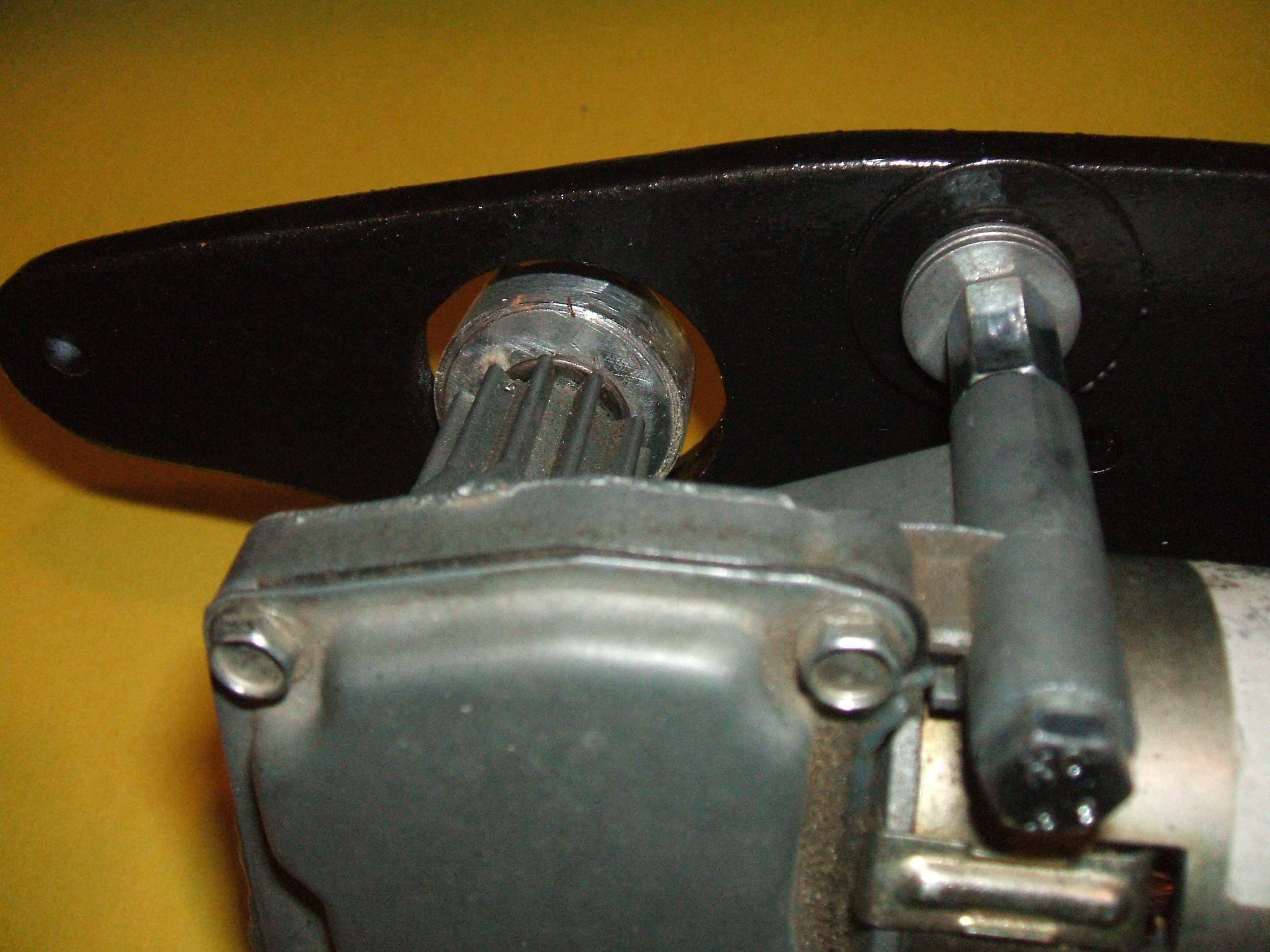 Motor on mounting plate.JPG