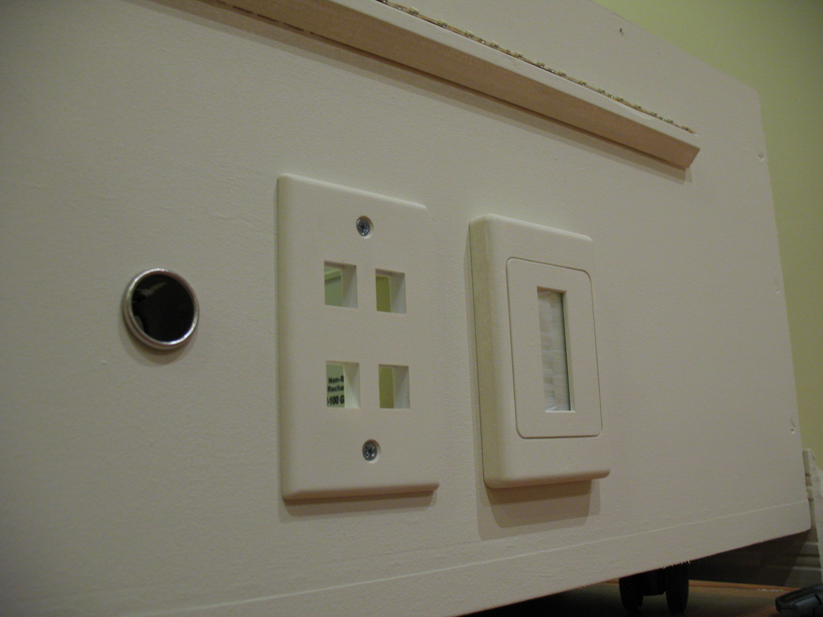 Mount wall Plates and 12VDC socket.JPG