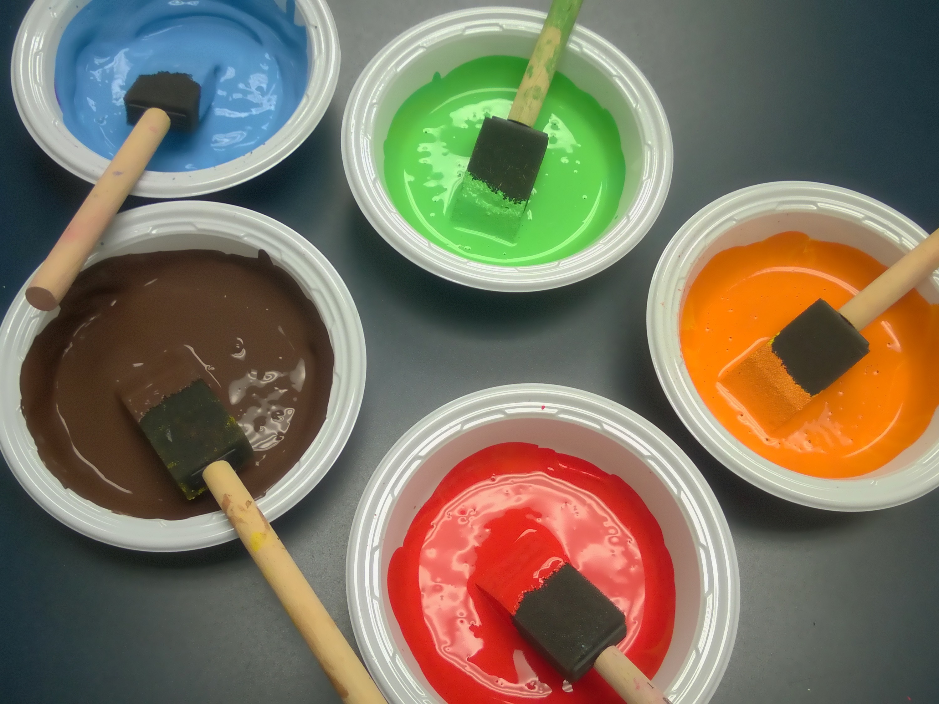 Multicolored_tempera_paints.jpg