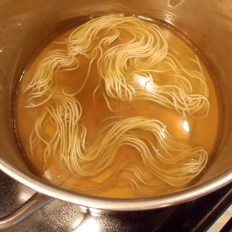 Natural Dyeing with Dandelions - dyeing the yarn-800.jpg