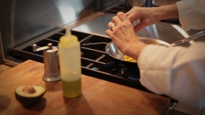 OIl the pan and add the corn_0.jpg