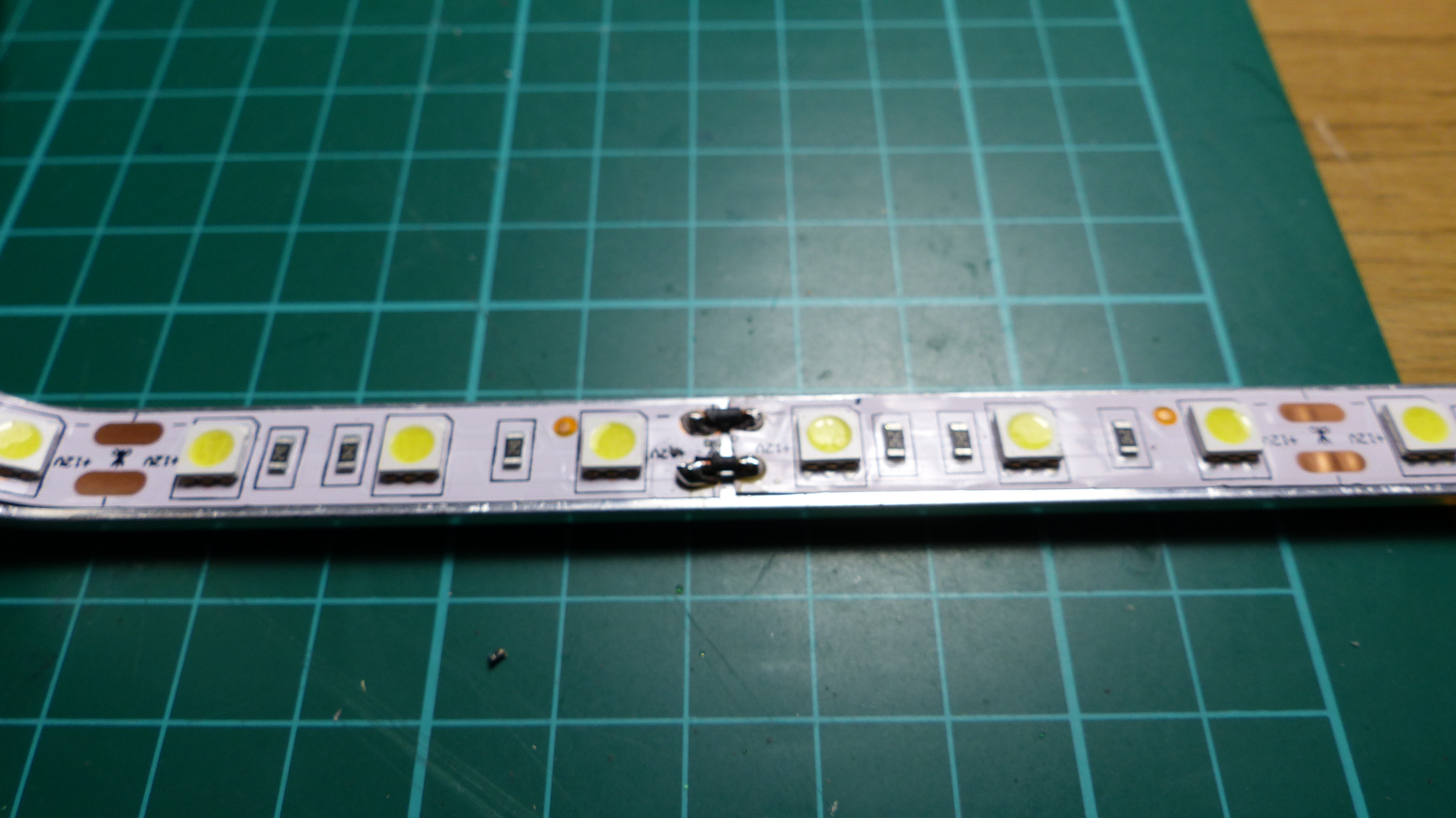 P1120050 led tape links.JPG