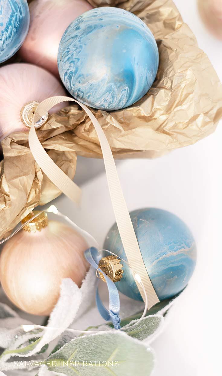 Paint-Pouring-To-Create-Marble-Xmas-Ornaments.jpg