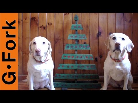 Pallet Christmas Tree - GardenFork.TV