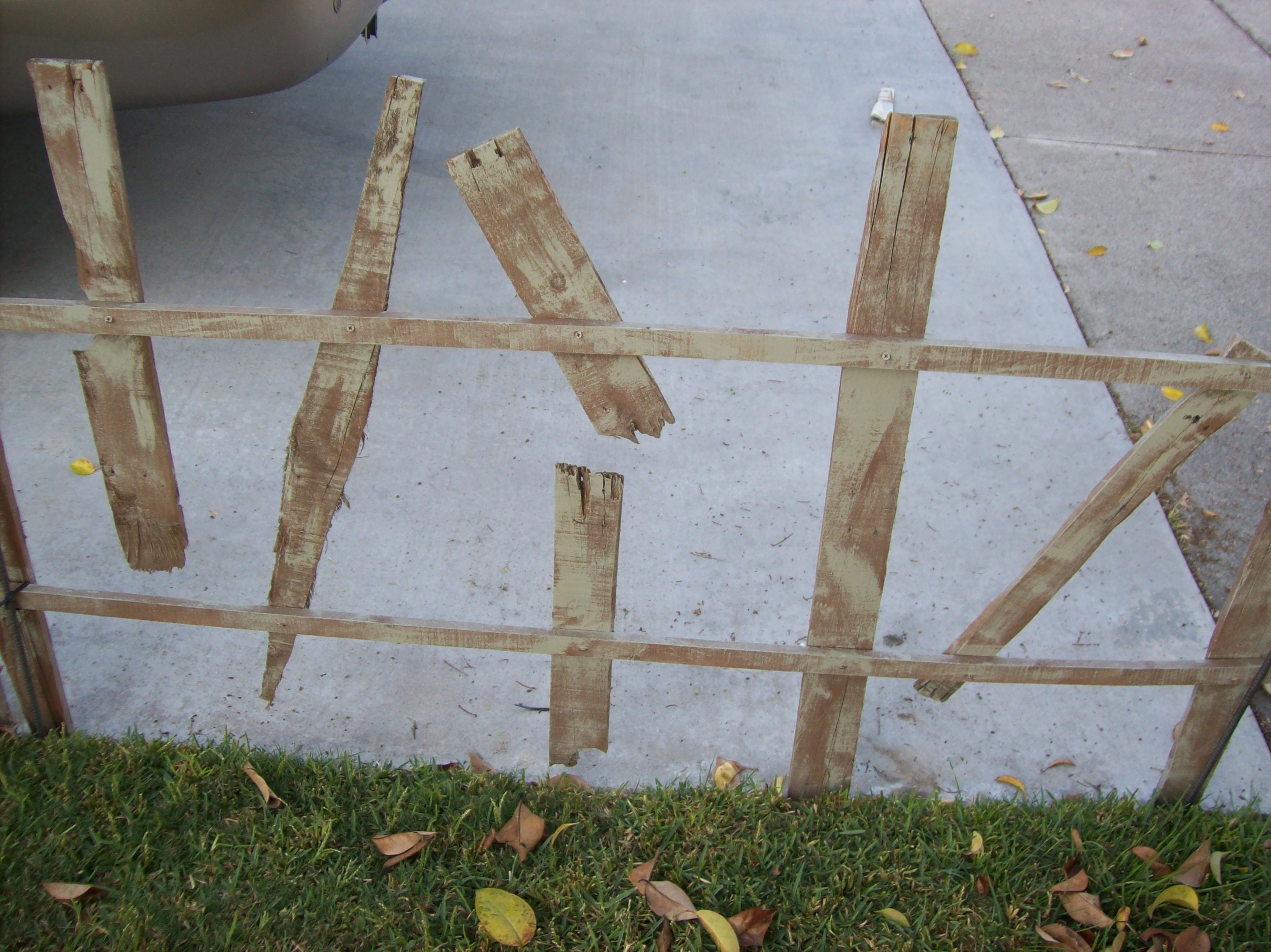 Pallet fence 003.jpg