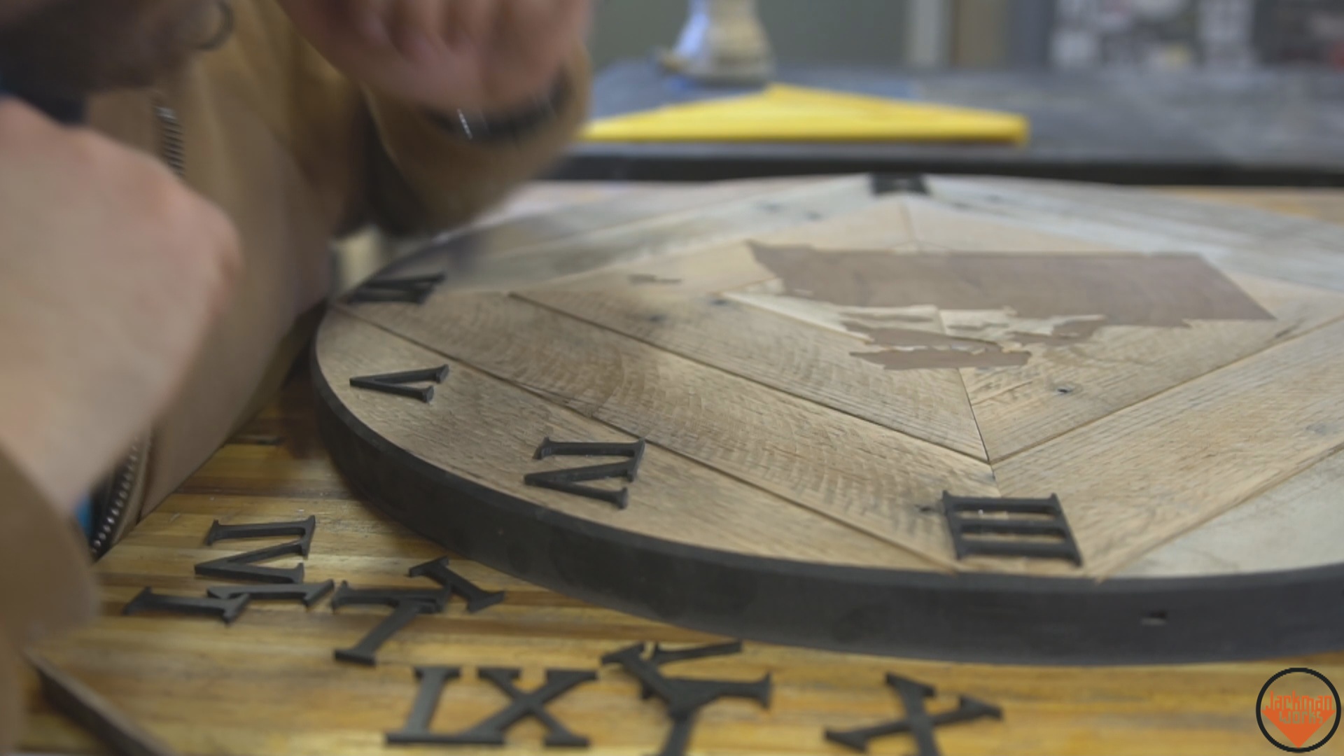 Pallet wood wall clock 19.jpg