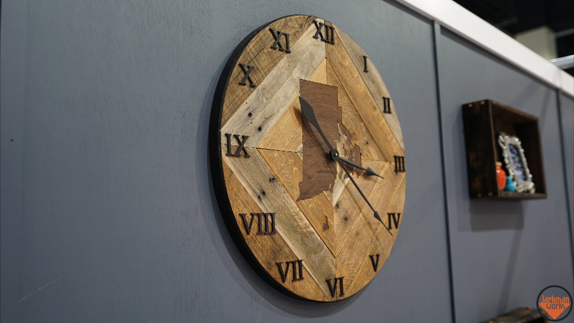 Pallet wood wall clock 23.jpg
