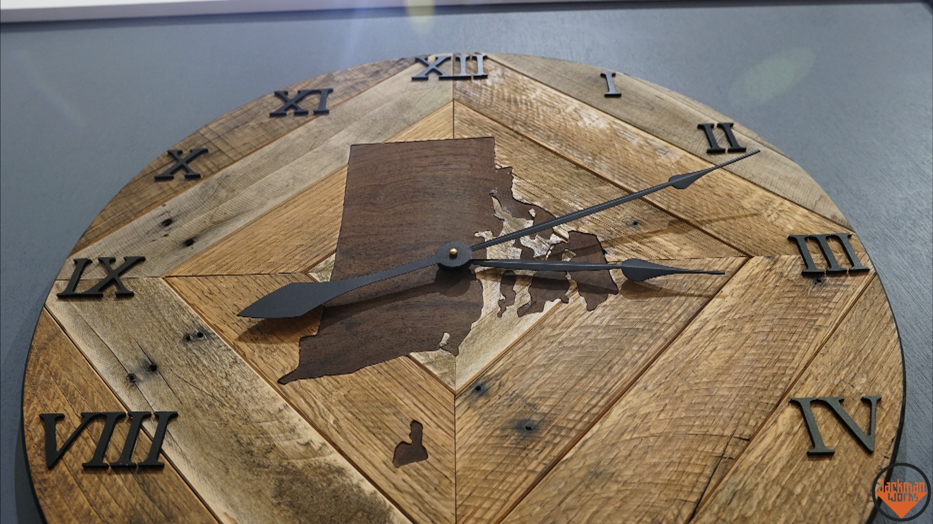 Pallet wood wall clock 26.jpg