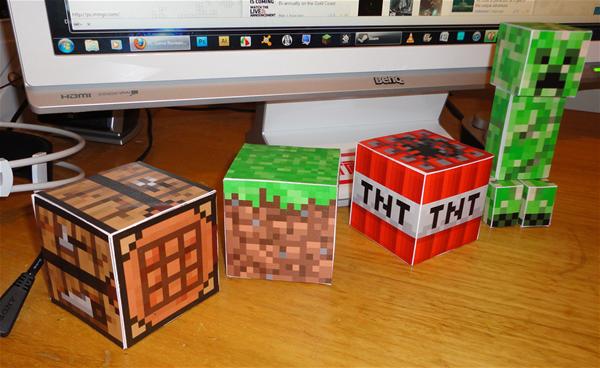 Papercraft-Creeper-crafting-block-TNT-and-grass-block-1041428.jpeg