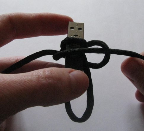 Paracord_flash_drive_07.JPG