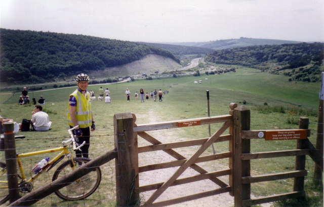 Path_up_Butser_Hill_-_geograph.org.uk_-_355195.jpg