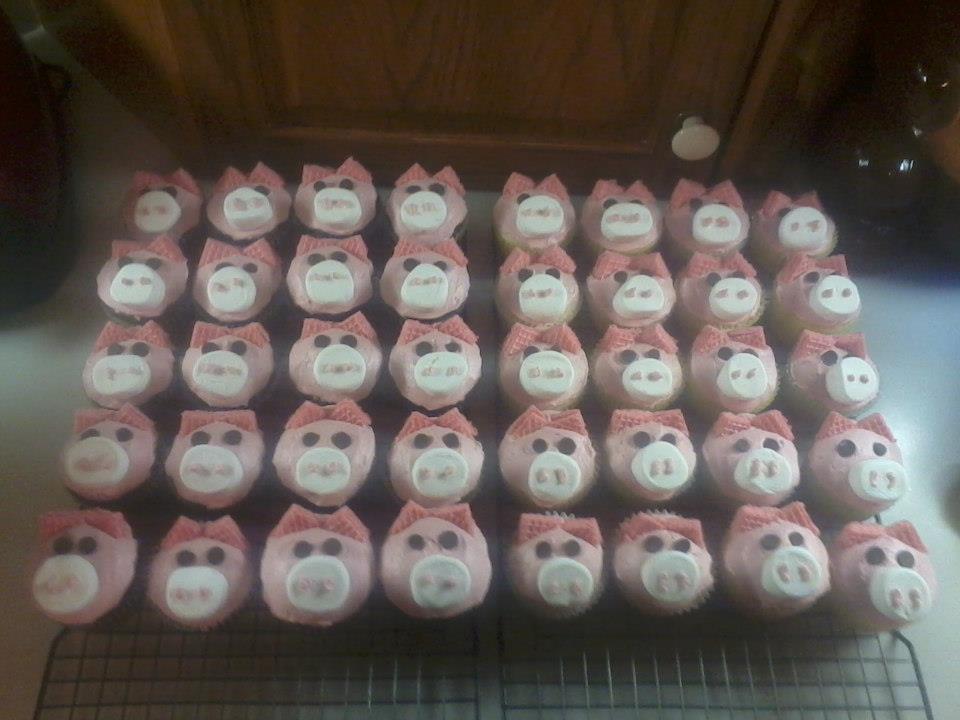 Pig cupcakes finished.jpg