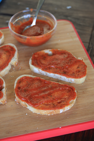 Pizza-Sauce-on-Bread.jpg