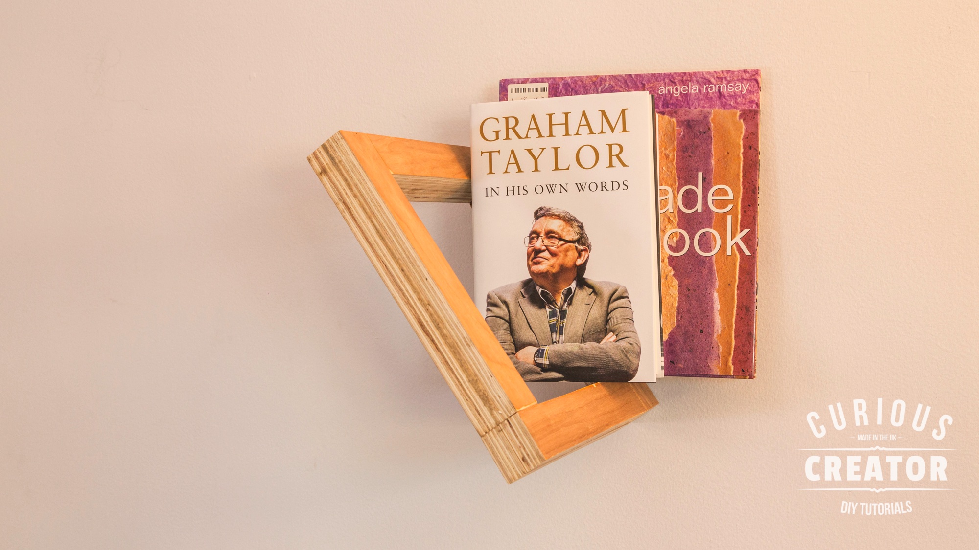 PlywoodSquareBookShelf_01.jpg