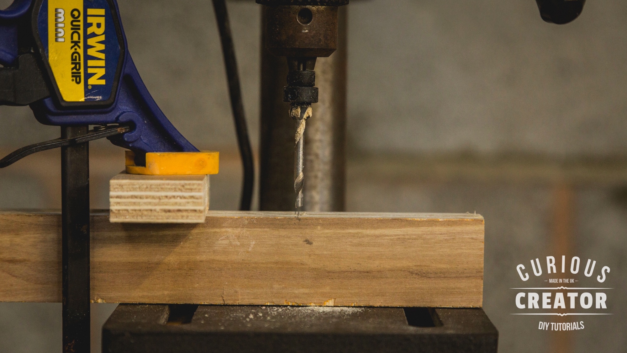 PlywoodSquareBookShelf_08.jpg