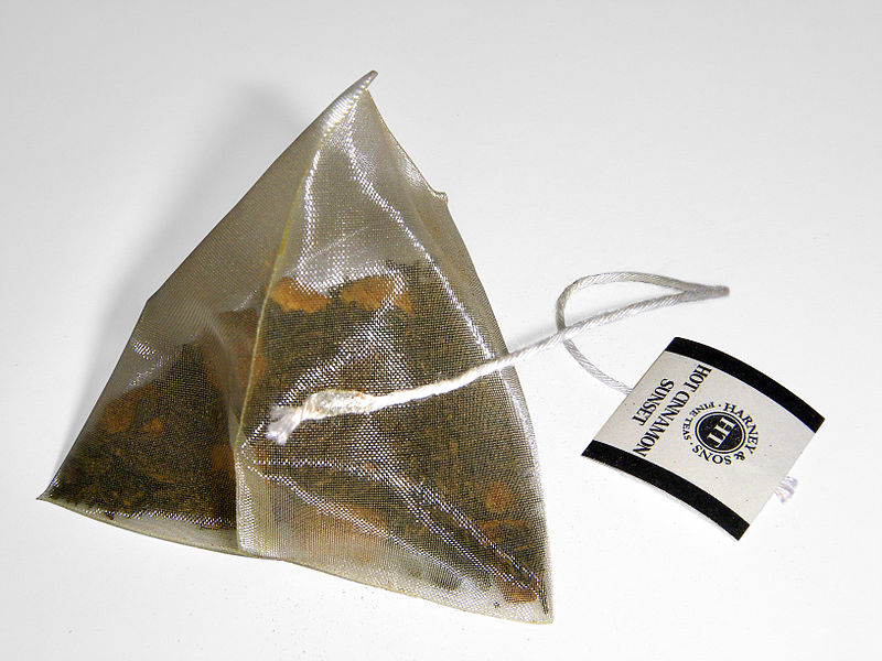 Pyramidal_silk_tea_bag.jpg