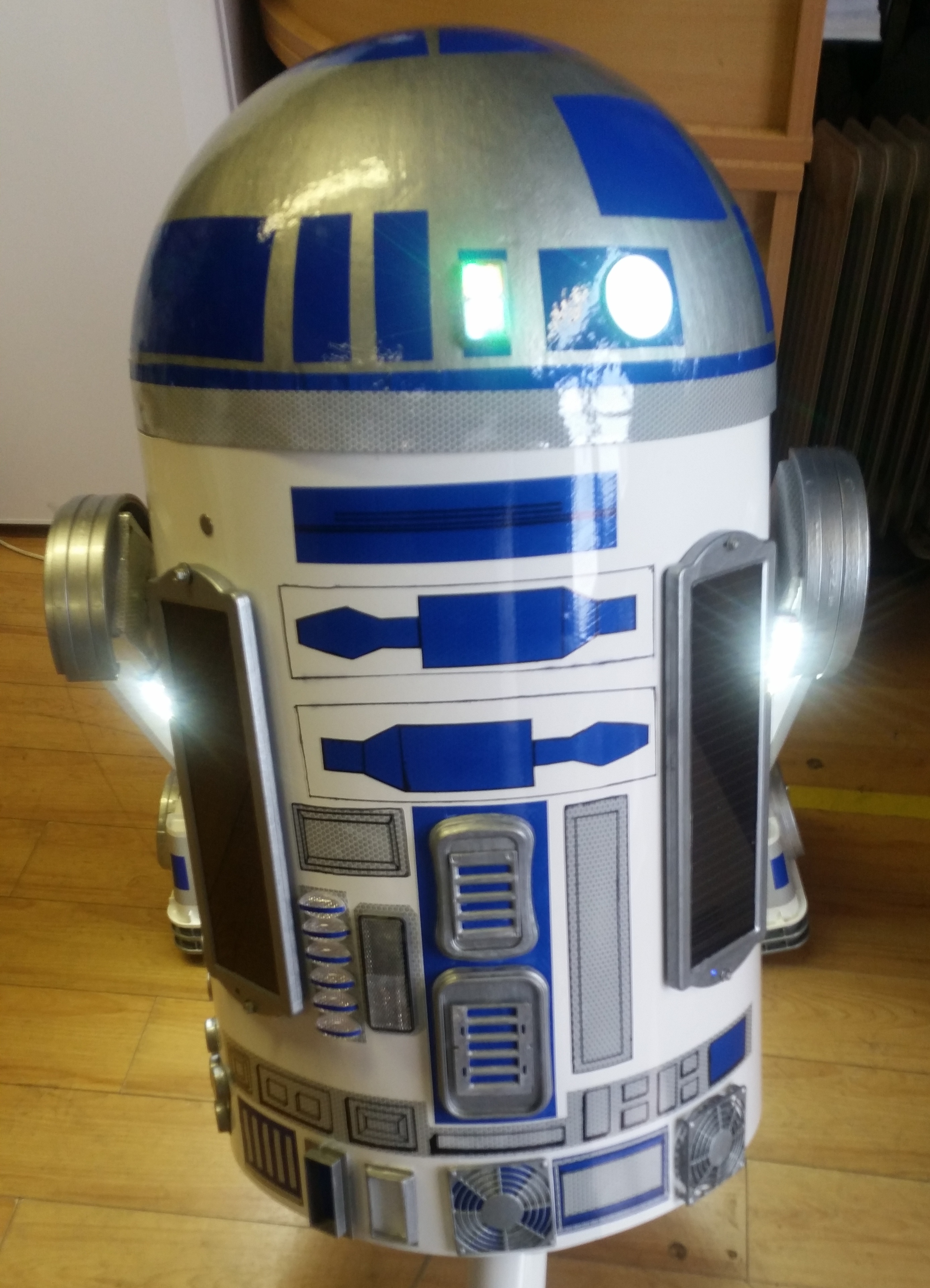 R2D2 3.jpg