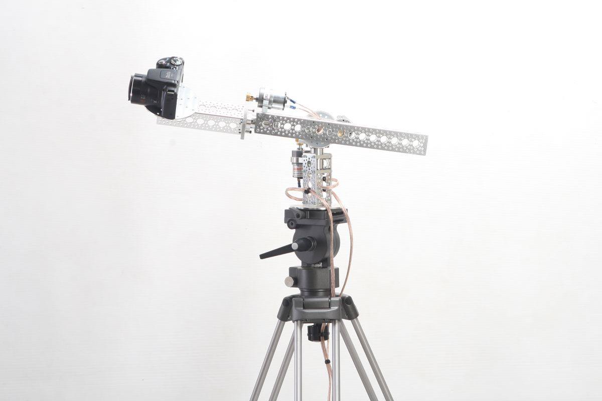 R2D2M2-TRIPOD-PHOTO.jpg